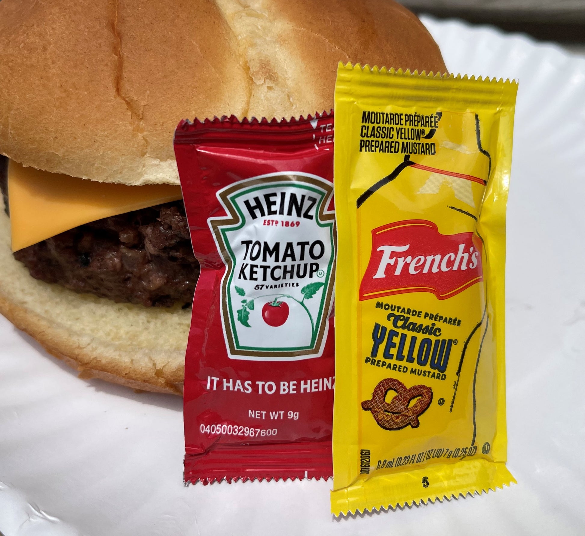 Heinz 9g Ketchup Packets & French’s Mustard Packets – with CMC Products Bag Clip - Packaged by CMC Products